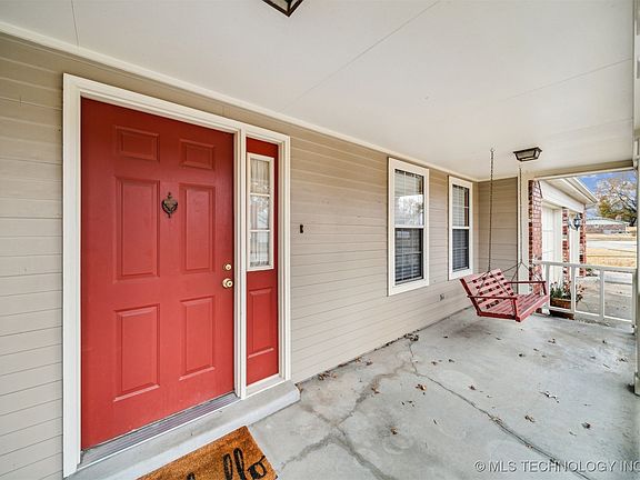 3rd image of 1304 Lakeview Dr