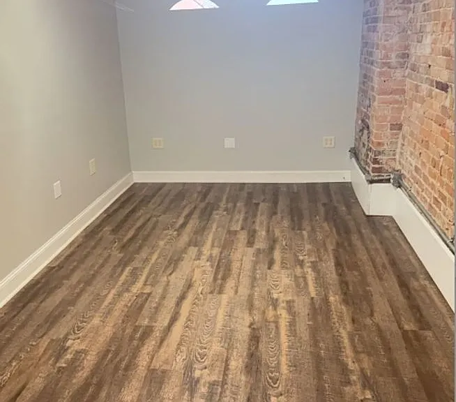 27 W Oak St — Photo 8