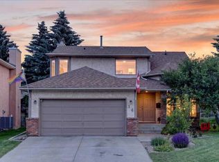 14 S Hawkdale Gate NW, Calgary, AB T3G 2W6