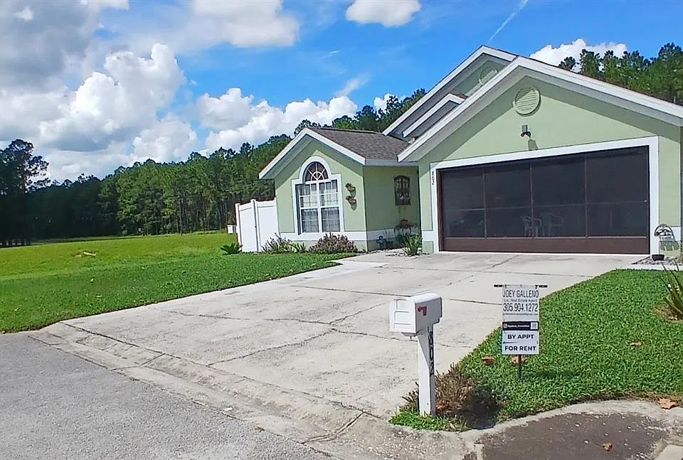 802 Pine Cone Dr