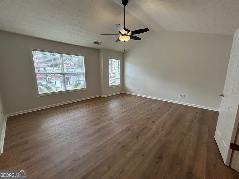 3051 Kentmere Dr — Photo 10