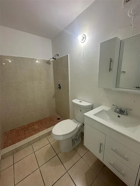 3 bed, 1.0 bath, 786 sqft, $1,000 — Photo 4
