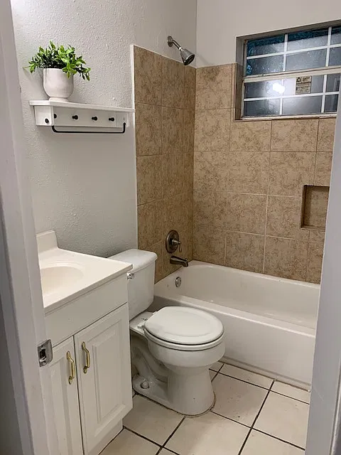 1 bed, 650 sqft, $1,300 — Photo 2