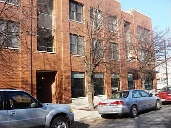 2040 Belle Plaine/side entrance