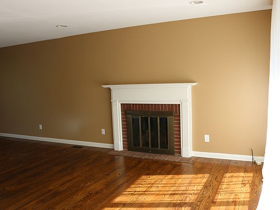 2nd image of 3133 Sudbury Ln