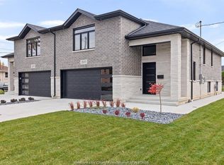 2155 Parkdale Pl, Windsor, ON N8W 1Y1