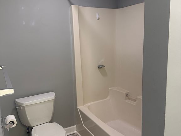 5th image of 117 NE 51st St #B