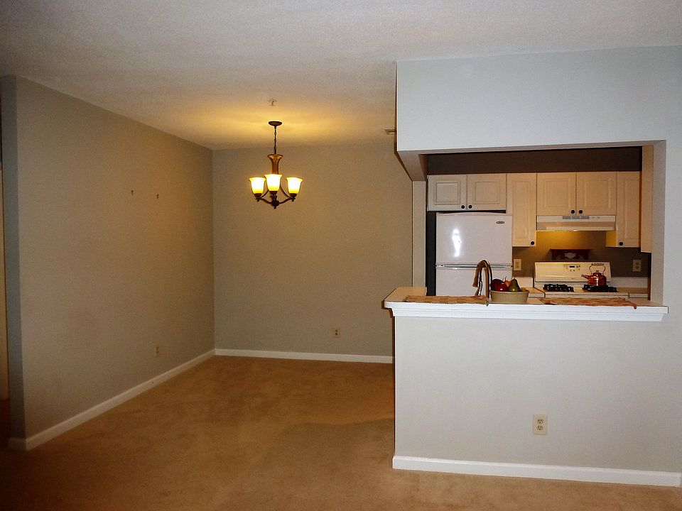 1st image of 20311 Beechwood Ter Unit 200