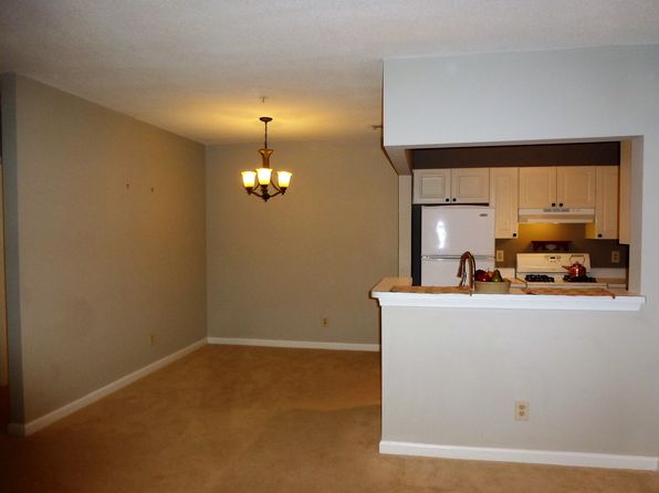 20311 Beechwood Ter Unit 200