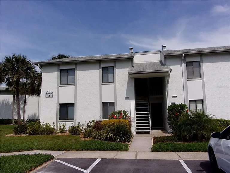 132 E Cypress Ct — Photo 1
