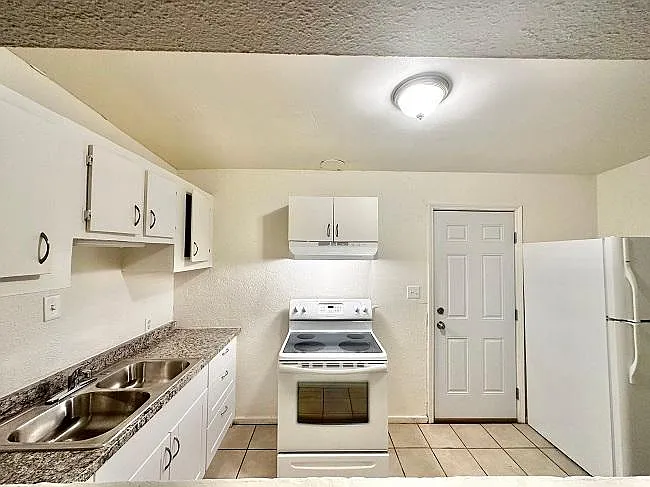 3765 W 8th St #5 — Photo 5