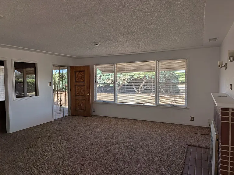 7262 S Cedar Ave — Photo 10