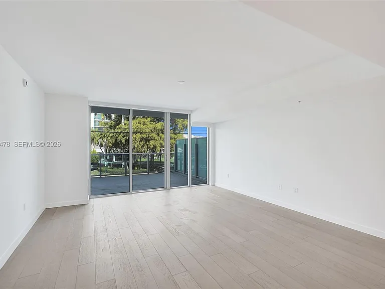 9221 E Bay Harbor Dr #210 — Photo 5