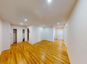 284 Mott St