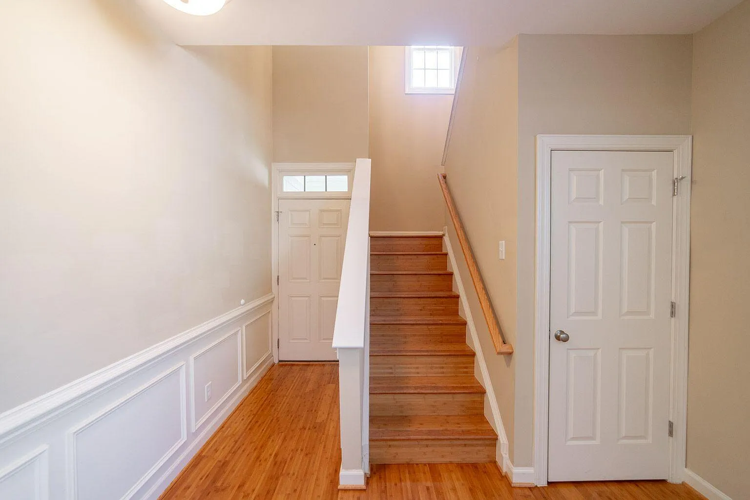 3 bed, 2.5 bath, 1852 sqft, $2,100 — Photo 2