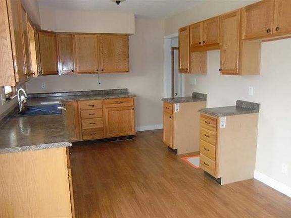 3rd image of 1317 N Van Buren Ave