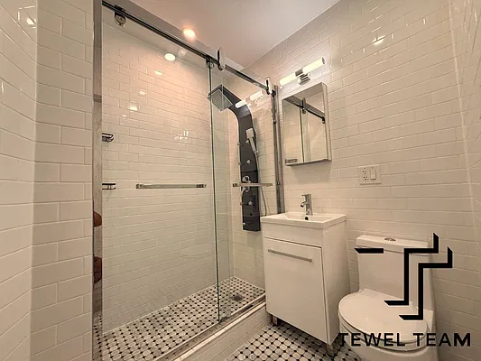 Bathroom, photo 1