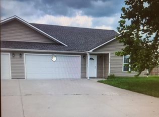 2720 N Brookglen Cir, Manhattan, KS 66502