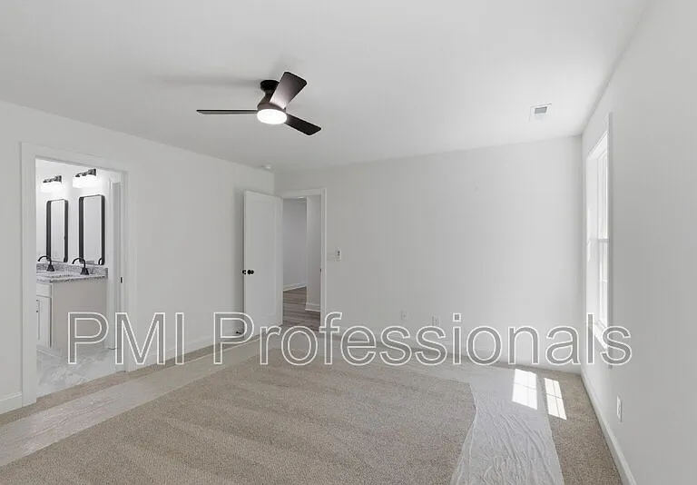 408 Legions Ct — Photo 15