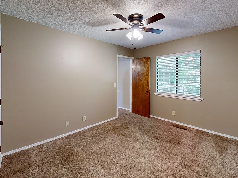 1275 N Gregg Ave — Photo 31