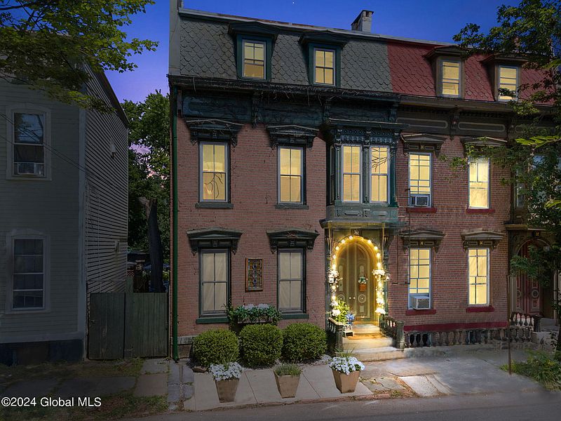 2nd image of 107 Front Street