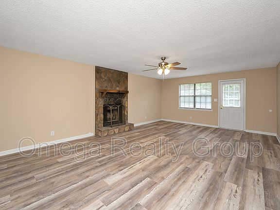 4th image of 1309 Louise Dr SE