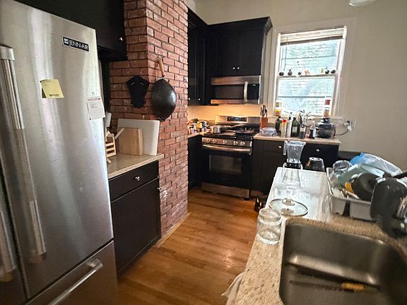 4th image of 32 Juniper St #9