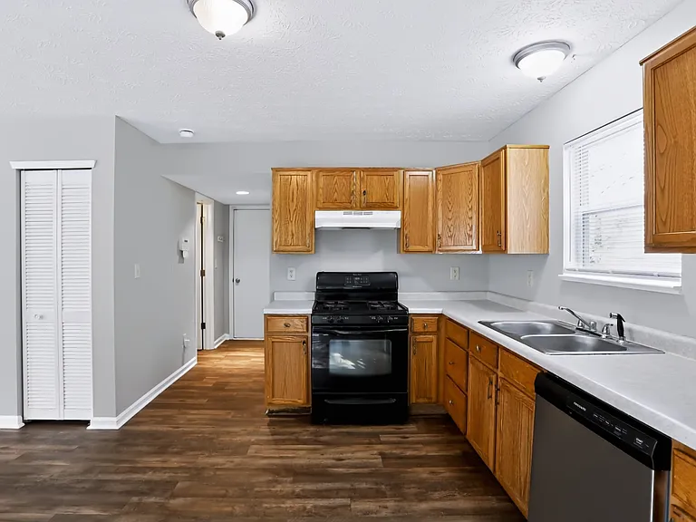 5439 Lake Boggs St — Photo 17