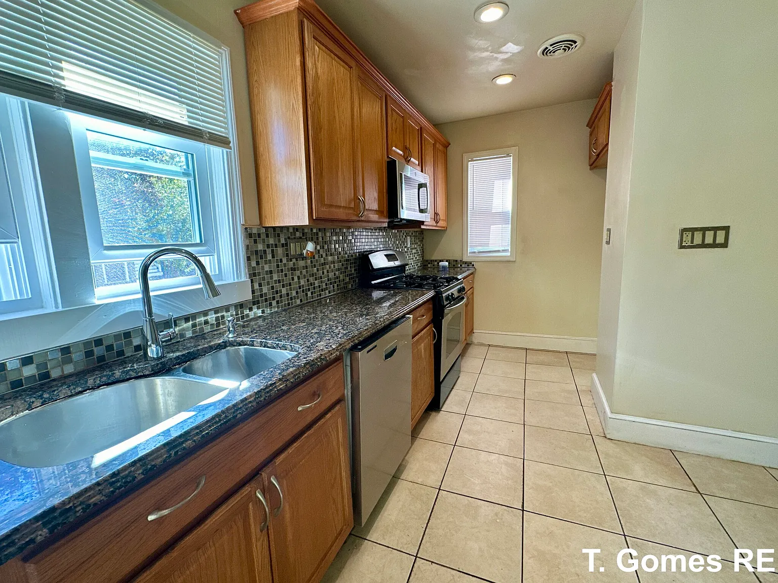 3 bed, 1131 sqft, $2,900 — Photo 2