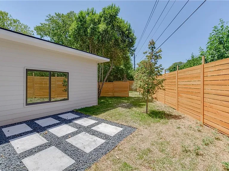 4800 Vinson Dr #B — Photo 32