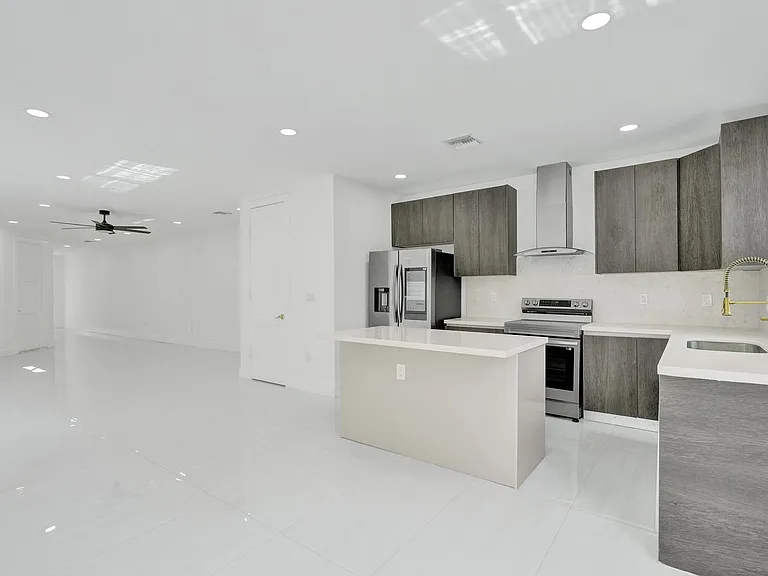 1213 W Las Olas Blvd — Photo 5