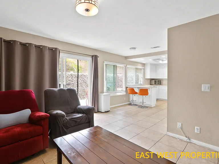 2409 Sommerset Dr — Photo 7