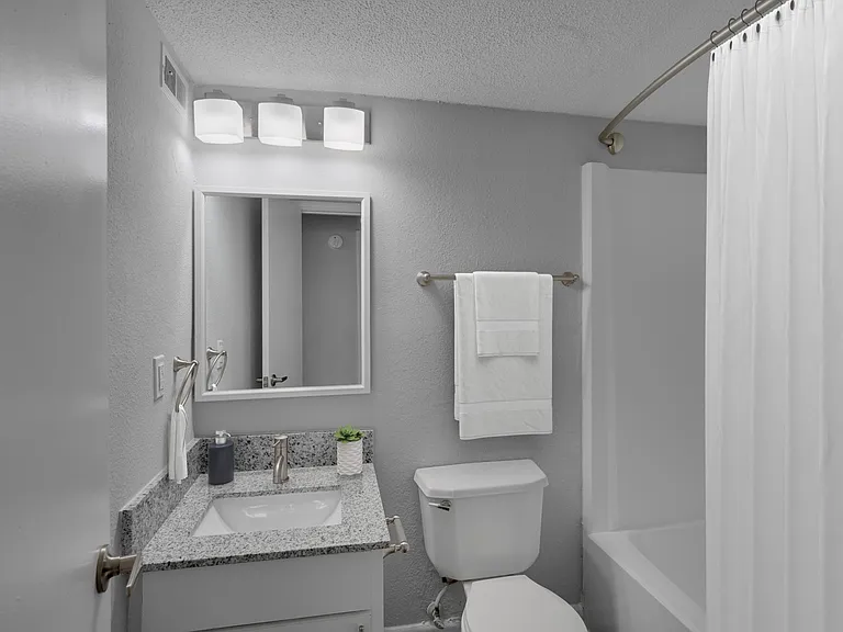 SoHo Apartment Homes — Photo 10