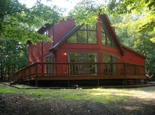 33 Lake Shore Dr, Lake Ariel, PA 18436
