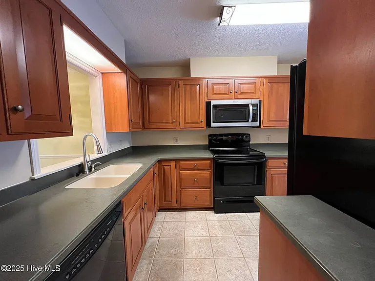 225 E New York Ave — Photo 11