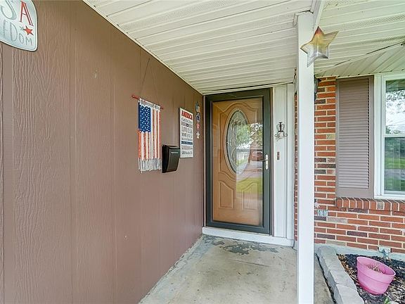 4th image of 3442 Dahlia Dr