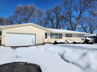 1575 Viking Dr E, Maplewood, MN 55109