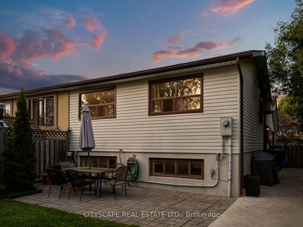 3206 Candela Dr, Mississauga, ON L5A 2T8