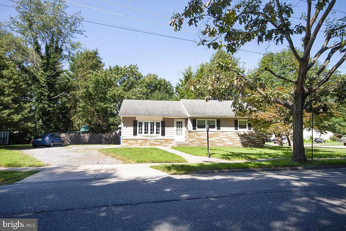 5 bed, 2.0 bath, 1104 sqft, $3,375 — Photo 1