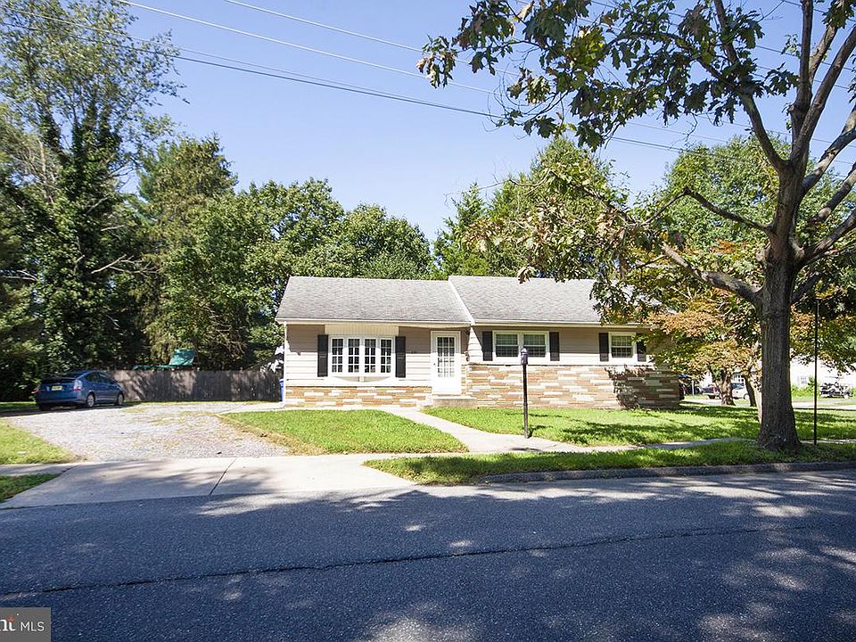 1st image of 210 Girard Rd S