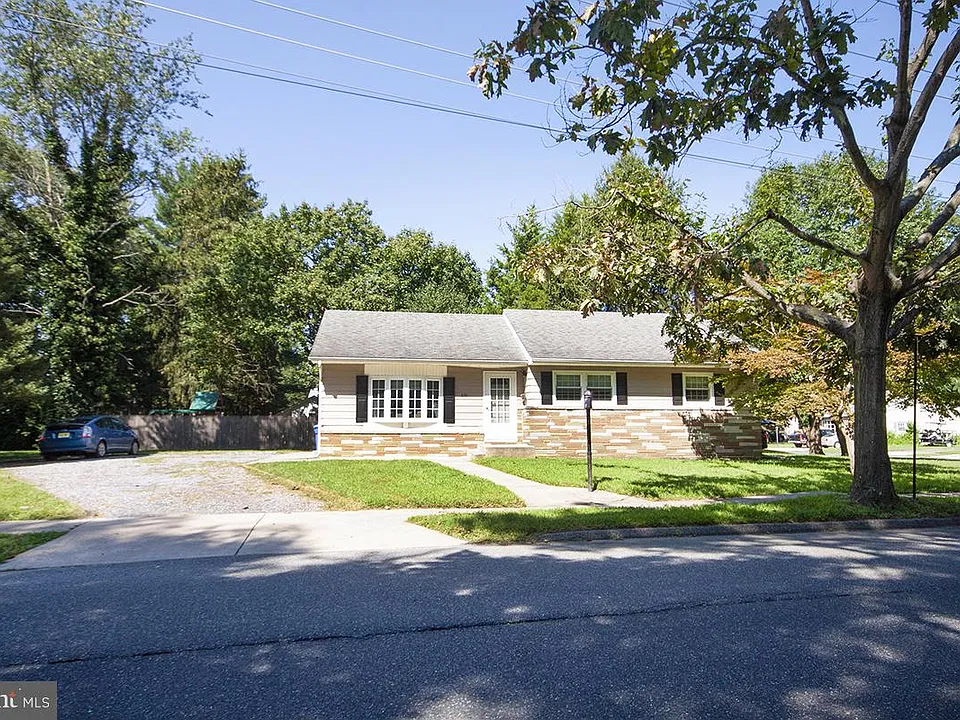 210 Girard Rd S