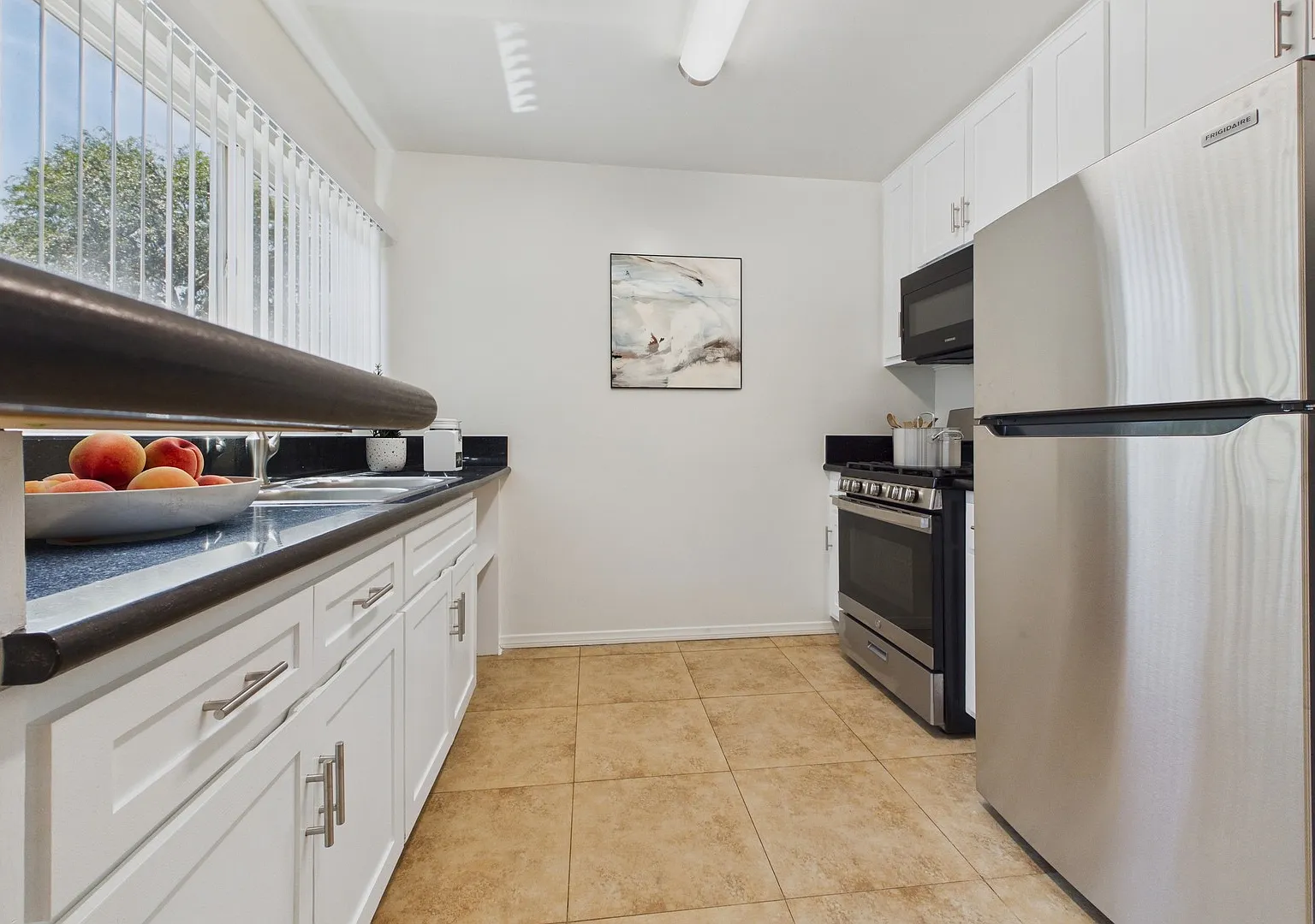13060 Burbank Blvd. Apartments — Photo 1