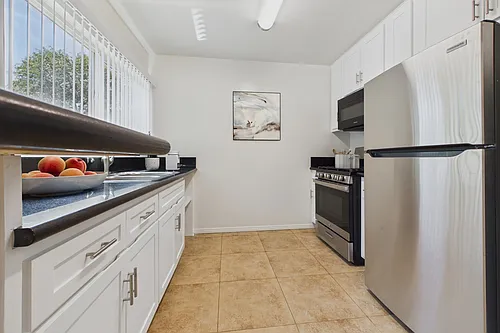 13060 Burbank Blvd. Apartments Photo 1