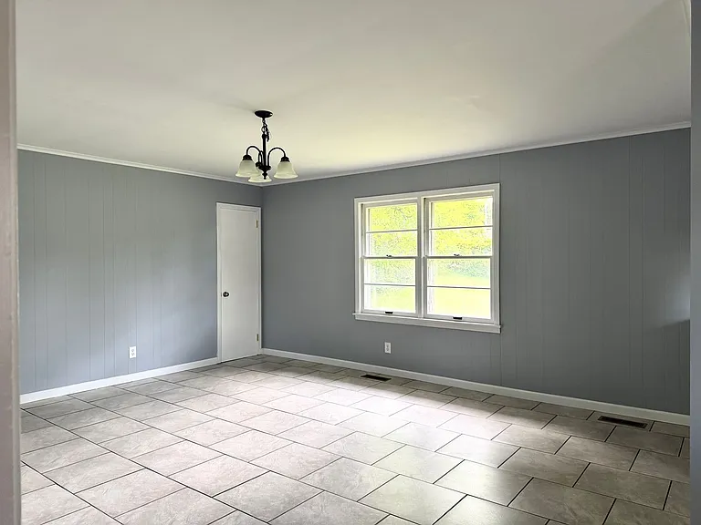 920 Eisenhower Dr — Photo 8