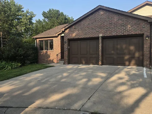 710 Lancashire Ct, Lincoln, NE 68510