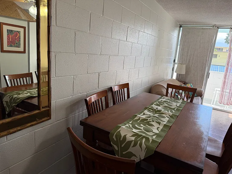 Waikiki Whale Watcher Apartments — Photo 64