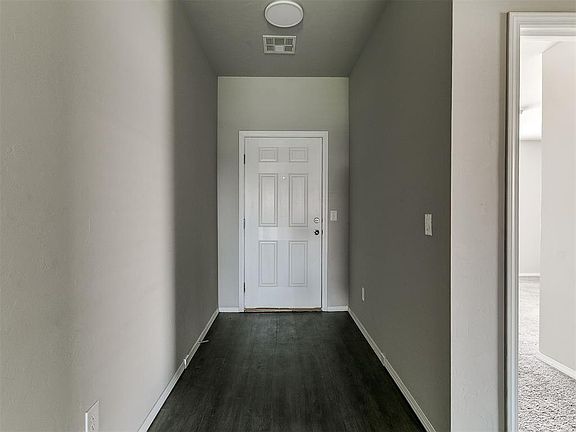 3rd image of 488 Fox Den Dr