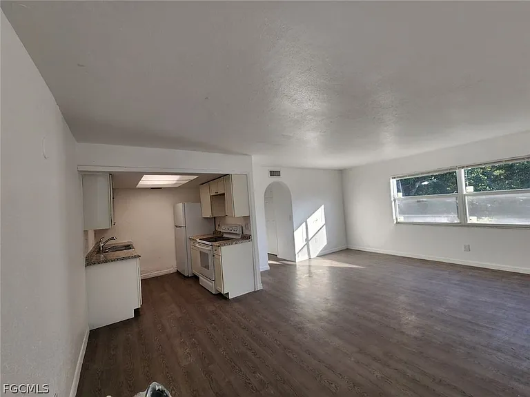 1919 Lillie St — Photo 5
