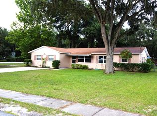 907 Hickory Ave, Fruitland Park, FL 34731