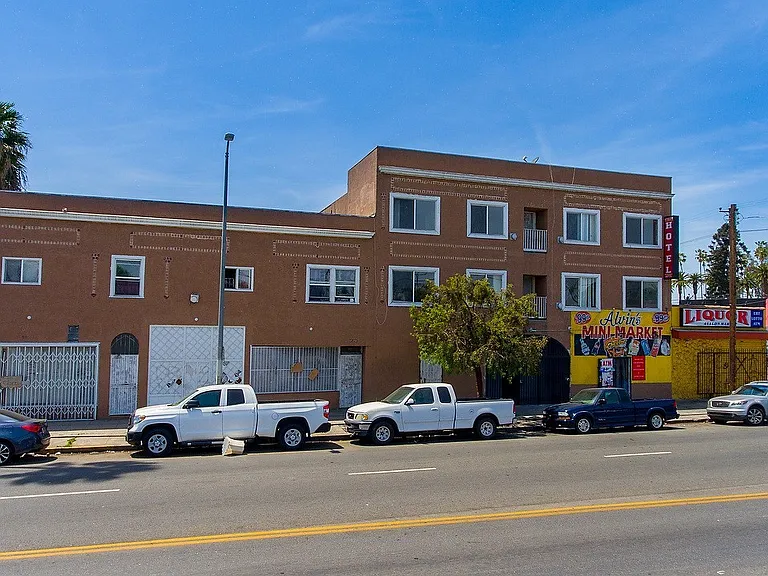 South Park Place Apartments — Photo 24